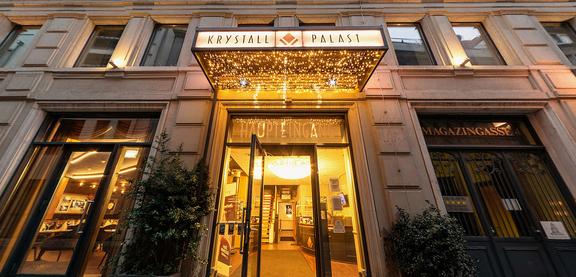 Fassade des Krystallpalast Varieté.