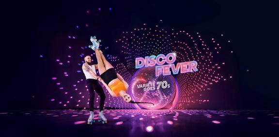 Banner der Show Disco Fever, mit einer Abbildung des Duo Rock'N'Rollers.